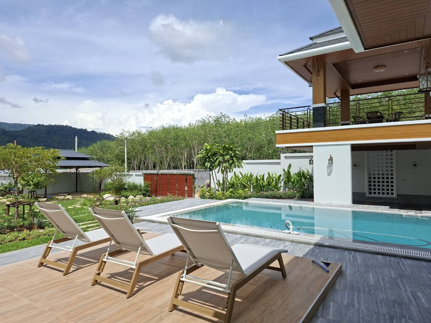 ภาพภายนอกวิลล่าสุดหรูในกระบี่ (Luxuryvilla Krabi)